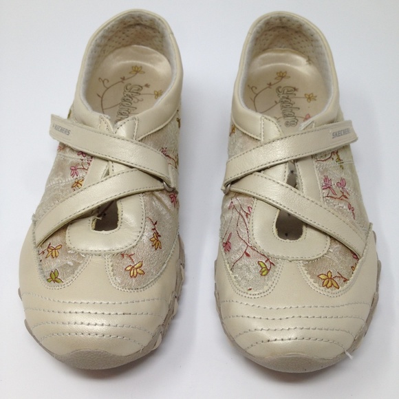 Skechers Shoes - Skechers Women Embroidered Floral Size 9 Shoe